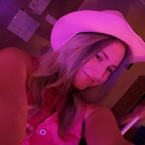 Meet your Posher, Eliza